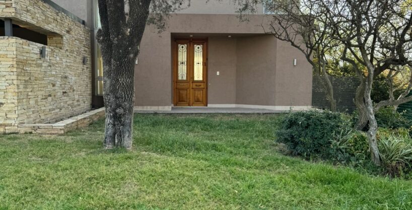 CASA DE CATEGORIA COUNTRY VALLE DEL GOLF